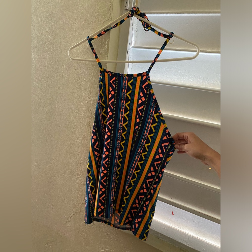 Pattern top backless